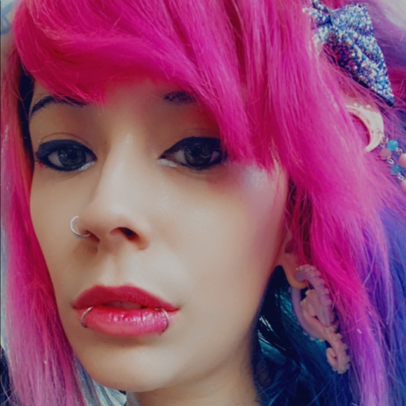 Meet your Posher, First Matey Jia 🏴‍☠️💙 - Picture 2 of 5